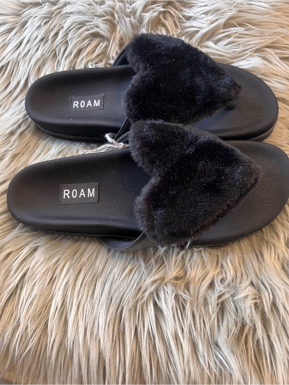 NWT Roam furry love cloud sandal - Picture 2 of 4